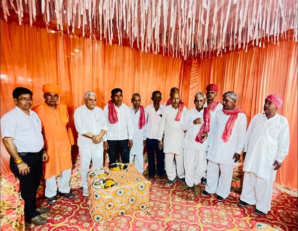 #हार्दिक_शुभकामनाएँ श्रीडूंगरगढ़ में श्री खेमाराम जी अणदाराम जी खाँतड़िया के घर वैवाहिक कार्यक्रम में शामिल होकर शुभकामनाएँ दी । खांतड़िया परिवार श्री डूंगरगढ़ द्वारा मिलें मान-सम्मान के लिए हार्दिक आभार। #श्रीडूंगरगढ़