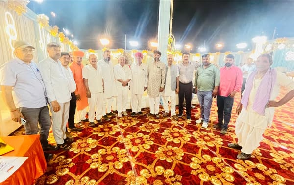 #हार्दिक_शुभकामनाएँ श्रीडूंगरगढ़ में श्री रघुवीर सिंह प्रजापत के घर वैवाहिक कार्यक्रम में शामिल होकर शुभकामनाएँ दी प्रजापत परिवार श्री डूंगरगढ़ द्वारा मिलें मान-सम्मान के लिए हार्दिक आभार। #श्रीडूंगरगढ़
