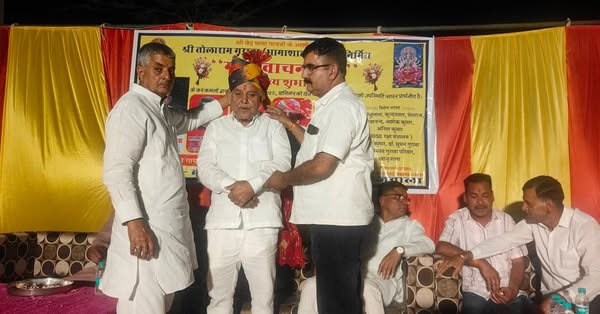 📍खाजूवाला भामाशाह श्री तोलाराम जी गुरावा के द्वारा खाजूवाला में निर्मित गंगा वाचनालय का शुभारंभ किया। इस अवसर पर खाजूवाला विधायक डॉक्टर विश्वनाथ जी मेघवाल ,बीकानेर (पश्चिम ) विधायक श्री जेठानंद जी व्यास, भाजपा जिला बीकानेर देहात अध्यक्ष श्री श्याम जी पंचारिया सहित भामाशाह परिवार व गणमान्य जन उपस्थित रहे। गुरावा परिवार से मिले मान-सम्मान से अभिभूत हूँ।