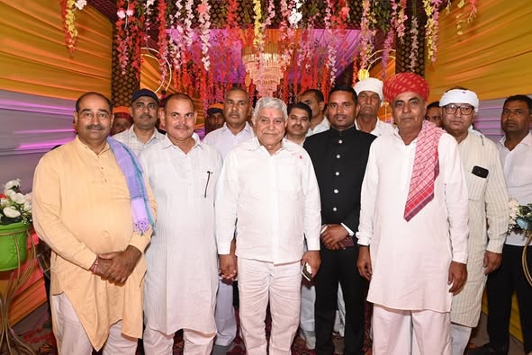 #हार्दिक_शुभकामनाएँ 5 PHM खाजूवाला में बजरंग जी कायल काशी जी कायल के घर शादी समारोह में शामिल होकर शुभकामनाएँ दी कायल परिवार द्वारा मिलें मान-सम्मान के लिए हार्दिक आभार।