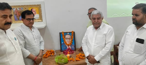 आज भाजपा कार्यालय, श्रीडूंगरगढ़ में संविधान निर्माता भारत रत्न डॉ. बाबा साहेब भीमराव अंबेडकर जी के जन्मोत्सव के अवसर पर आयोजित "अंबेडकर सम्मान समारोह" के अंतर्गत जिलास्तरीय संगोष्ठी का आयोजन हुआ। इस अवसर पर बाबा साहेब के विचारों, आधुनिक भारत के निर्माण में उनके अमिट योगदान और सामाजिक न्याय की स्थापना हेतु किए गए ऐतिहासिक कार्यों पर उनके दृष्टिकोण को प्रस्तुत किया। मुख्य वक्ता भाजपा एससीएसटी मोर्चा प्रदेशाध्यक्ष श्री कैलाश जी मेघवाल सहित पार्टी के पदाधिकारी,पार्षद, कार्यकर्ता उपस्थित रहे BJP Rajasthan Bharatiya Janata Party (BJP) Bhajanlal Sharma CMO Rajasthan Madan Rathore