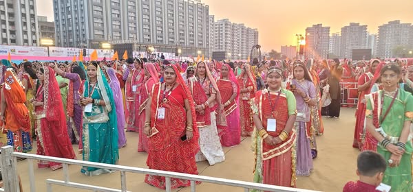 हार्दिक हार्दिक शुभकामनायें बधाई राजस्थान युवा संघ (गुजराती मारवाड़ी समाज सूरत) के स्नेहमिलन कार्यक्रम में एक नया विश्व विक्रम बनाया गया है! महिला सशक्तिकरण का अद्भुत उदाहरण पेश करते हुए 12000 महिलाओं ने एक साथ घूमर नृत्य करके नया विश्व कीर्तिमान (वर्ल्ड रिकॉर्ड) बनाया है! राजस्थान युवा संघ ने #WORLD_BOOK_OF_RECORDS में अपना नाम दर्ज करवाया है और जन्मभूमि की संस्कृति को कर्मभूमि पर इतिहास बनाया है! मेरे समाज सूरत के अध्यक्ष Vikram Singh Shekhawat - Santraj जी और सभी कार्यकर्ताओं ऒर मेरे अपने सभी राजस्थानी भाइयो को हार्दिक शुभकामनाएं और अभिनंदन! #विश्वकीर्तिमान #घूमरनृत्य #महिलासशक्तिकरण #राजस्थानयुवासंघ #गुजरातीमारवाड़ीसमाज #सूरत
