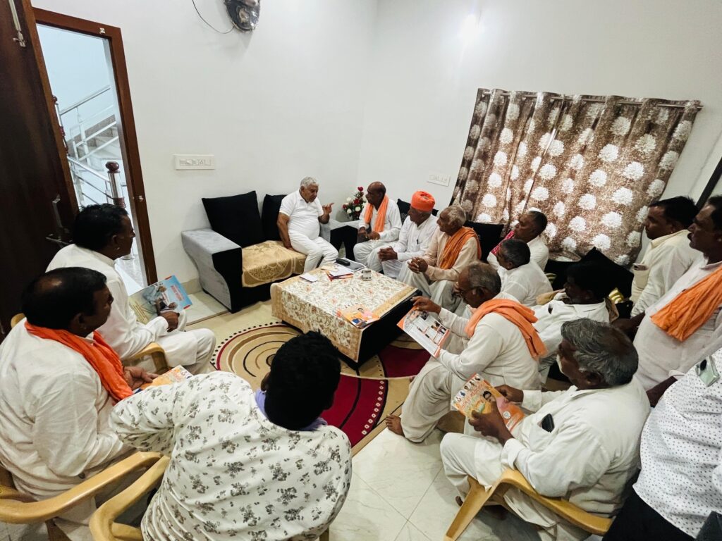 विधायक सेवा केंद्र, श्रीडूंगरगढ़ में जनसुनवाई !! आज विधायक सेवा केंद्र, श्रीडूंगरगढ़ में आयोजित जनसुनवाई में क्षेत्र के अनेक गांवों से बड़ी संख्या में आमजन पहुंचे और अपनी समस्याएं रखीं। सभी प्रकरणों को गंभीरता से सुनते हुए अधिकारियों को समयबद्ध व प्राथमिकता के आधार पर समाधान हेतु निर्देशित किया गया। यह जनसुनवाई प्रदेश की भाजपा सरकार की जनसेवा के प्रति प्रतिबद्धता का प्रमाण है। “मुख्यमंत्री श्री भजनलाल शर्मा जी के नेतृत्व में राजस्थान सरकार आमजन की समस्याओं के निरंतर समाधान हेतु कटिबद्ध है।” #जनसुनवाई #जनसेवा_ही_संकल्प BJP Rajasthan Bhajanlal Sharma CMO Rajasthan