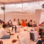 📍टेऊ (सुडसर) सोशल मीडिया के सक्रिय कार्यकर्ता श्री रेंवत सैन के चाचाजी स्व. भगवानाराम नाई जी के आकस्मिक निधन पर शोक व्यक्त करते हुए श्रद्धा सुमन अर्पित किए गए तथा शोक संतप्त परिजनों को ढांढस बंधाया। ईश्वर दिवंगत आत्मा को शांति प्रदान करें एवं परिवार को इस दुःख की घड़ी में संबल दे। 🙏 #टेऊ #सूडसर