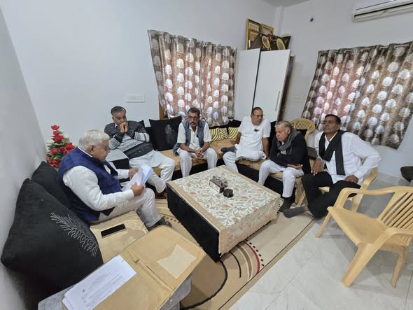 विधायक सेवा केंद्र, श्रीडूंगरगढ़ में जनसुनवाई !! यह जनसुनवाई प्रदेश की भाजपा सरकार की जनसेवा के प्रति प्रतिबद्धता का प्रमाण है। “मुख्यमंत्री श्री भजनलाल शर्मा जी के नेतृत्व में राजस्थान सरकार आमजन की समस्याओं के निरंतर समाधान हेतु कटिबद्ध है।” #जनसुनवाई #जनसेवा_ही_संकल्प BJP Rajasthan Bhajanlal Sharma CMO Rajasthan