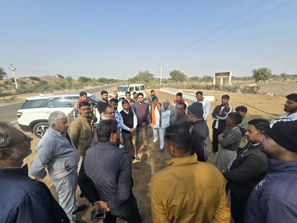 कालू रोड डंपिंग यार्ड का निरीक्षण कर गंदगी के शीघ्र निस्तारण व गोवंश संरक्षण के सख्त निर्देश दिए। श्रीडूंगरगढ़ में स्वच्छ भारत मिशन 2.0 के तहत सॉलिड वेस्ट प्रोसेसिंग प्लांट का वर्क ऑर्डर जारी हुआ। यह परियोजना क्षेत्र की स्वच्छता व्यवस्था को मजबूत करेगी और स्वस्थ वातावरण की दिशा में बड़ा कदम साबित होगी। इस मौके पर उपखंड अधिकारी श्री शुभम शर्मा, नगर पालिका अध्यक्ष श्री मानमल शर्मा, तहसीलदार श्री श्रीवर्धन शर्मा, प्रशासनिक अधिकारी सहित भाजपा के कार्यकर्ता उपस्थित रहे।