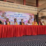 श्रीडूंगरगढ़ की पावन धरा पर प्रीत पुराणी प्रवासी मंच के होली स्नेह मिलन स्वागत कार्यक्रम में उपस्थित सभी प्रवासी बन्धुओं की उपस्थिति में मुख्य अतिथि के रूप में शामिल होने का शुभ अवसर प्राप्त हुआ | इस दौरान प्रीत पुराणी प्रवासी मंच के संयोजक जतनलाल जी पारख, सहसंयोजक पन्नालाल जी पुगलिया, भीकमचंद जी पुगलिया (कलकत्ता प्रवासी), भीकमचंद पुगलिया(जयपुर), जसराज जी मालू, (दिल्ली), राजेंद्र जी राखेचा( बैंगलोर), माणकचन्द जी डागा(सूरत) , सत्यवृत जी पुगलिया सहित राजस्थान विश्वकर्मा कौशल विकास बोर्ड के चेयरमैन रामगोपाल जी सुथार, तहसीलदार श्रीवर्धन जी शर्मा , सीओ निकेत जी पारीक सहित सामाजिक बंधु, प्रवासी बंधु , मातृशक्ति सहित उपस्थित गणमान्यजन का हार्दिक साधुवाद | कार्यक्रम में मिलें स्नेह और सम्मान के लिए जैन समाज बन्धुओं का हार्दिक आभार | #श्रीडूंगरगढ़ #होली_स्नेह_मिलन